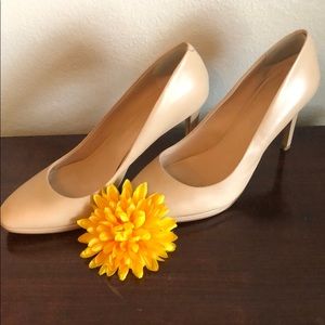 Nude heels 😍😍😍